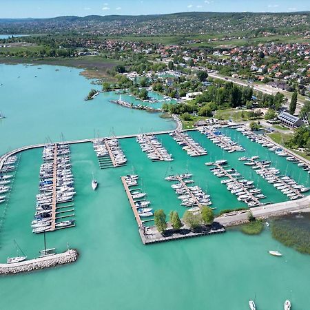 Alsóörs Marina Hotel Exteriör bild