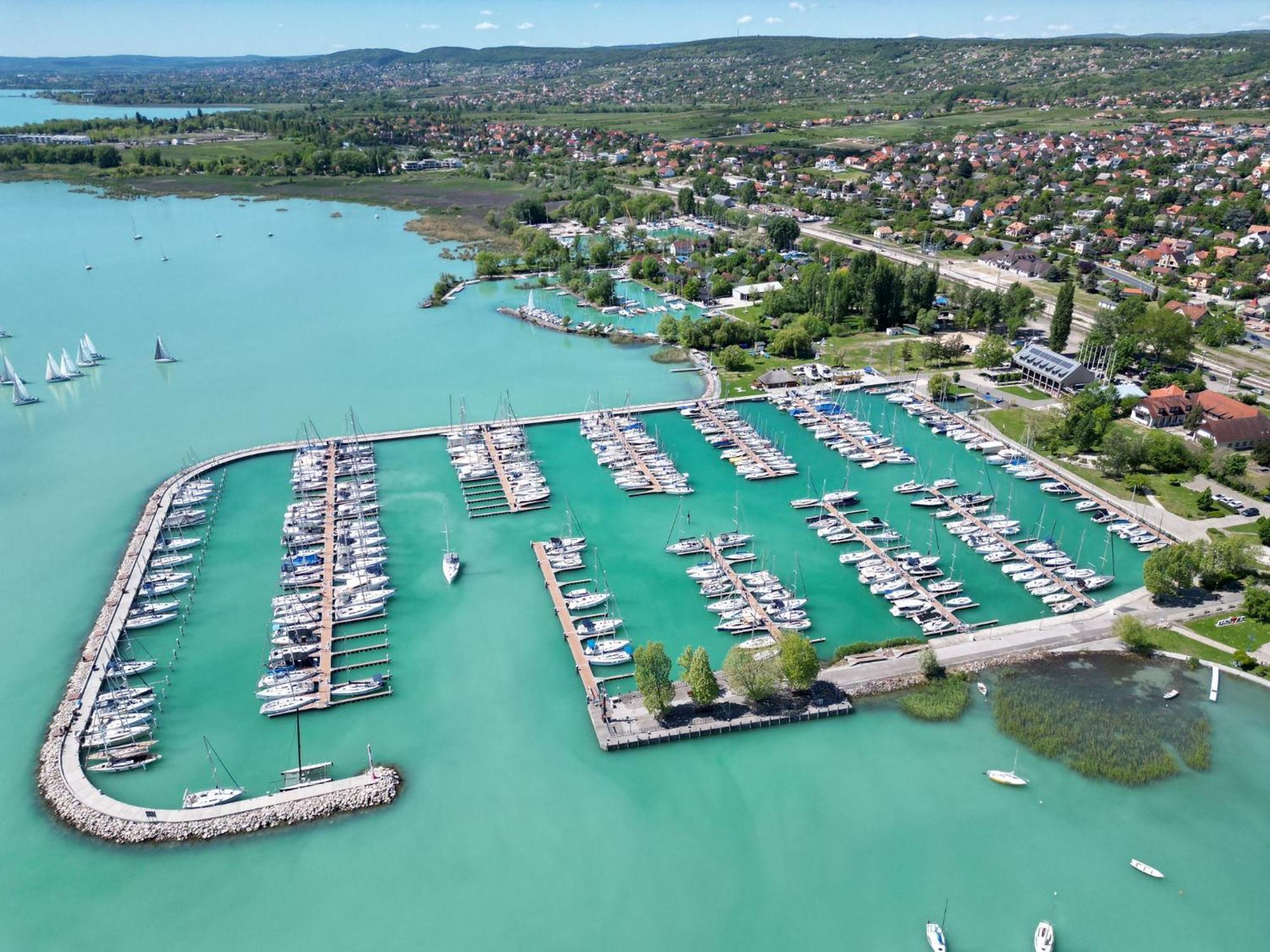 Alsóörs Marina Hotel Exteriör bild